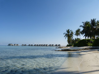 Weißer Sand und Türkises Wasser am Indischen Ozean Strand auf den Malediven