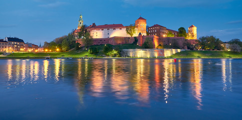 Fototapeta na wymiar Poland, Krakow, Wawel hill at night, panoramic view from the other bank of river