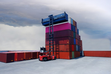 Container management in the yard While the rain falls