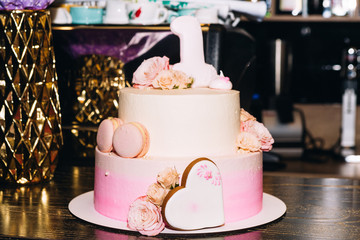 photo of a birthday party with cake and balls