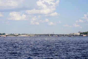 Obraz premium Panoramalandschaft der Newa in St. Petersburg