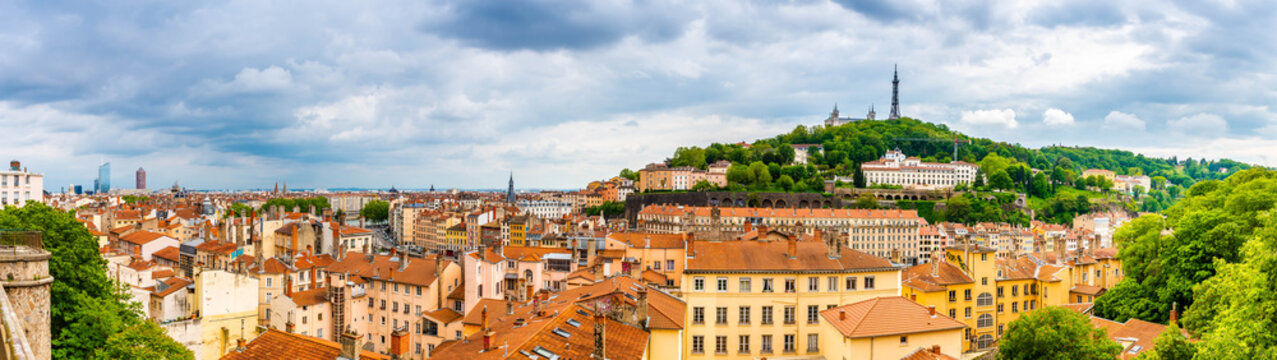 Panoramique de la ville de Lyon depuis le quartier de la Croix Rousse, Rhône, France