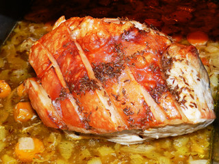 Knuspriger Schweinebraten (frisch aus dem Ofen)