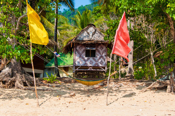 Bambusowe domki na plaży Koh Jum Tajlandia © ra
