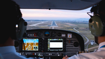 Landing plane cockpit view - obrazy, fototapety, plakaty