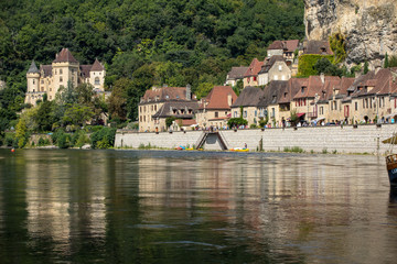Fototapeta premium La Roque-Gageac scenic village on the Dordogne river, France