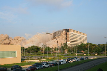 Obraz premium implosão prédio