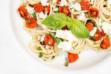 Spagetti mit Tomaten und Käse