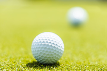 新緑のゴルフ場