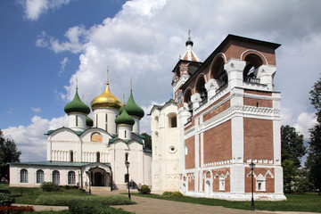 Fototapeta na wymiar Transfiguration Cathedral and belfry of the monastery in honor of the Holy Monk Evfimiya of Suzdal (Spaso-Evfimievsky Monastery)