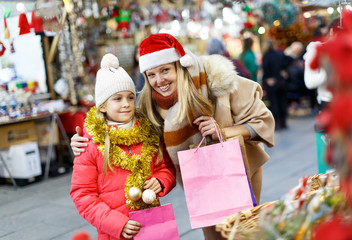 Fototapeta na wymiar Family shopping on Christmas market