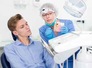 Obraz premium Orthodontist is telling about hygiene in dental clinic