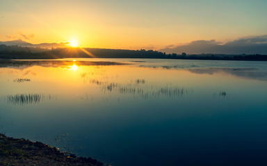 Obraz premium Sunrise view at the reservoir in Songkhla, Thailand.