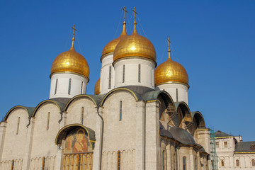 Fototapeta na wymiar The golden cupolas of the Moscow Kremlin in Moscow ,Russia.