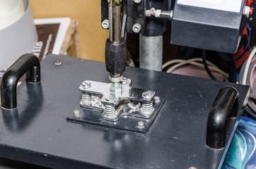 Thermo press for printing images on fabric