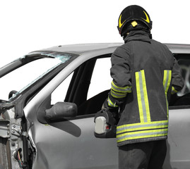 Naklejka premium firefighter in uniform with helmet and a broken car