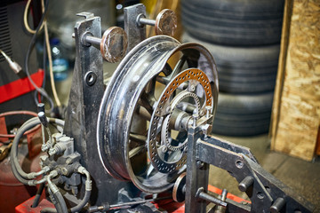 Repair and maintenance of motorcycle wheels on the service.