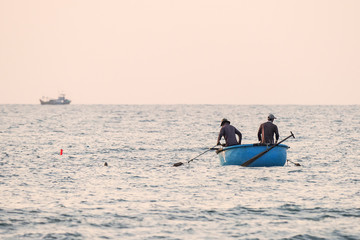 Naklejka premium Fischer auf dem Meer in Vietnam