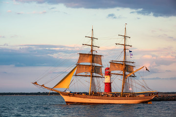 Segelschiff auf der Hanse Sail in Rostock
