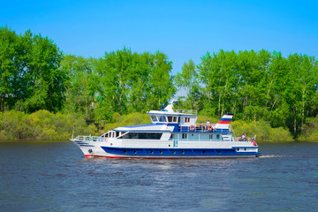 Fototapeta na wymiar tourist boat. Pleasure boat. River boat. Tourism. Russia.