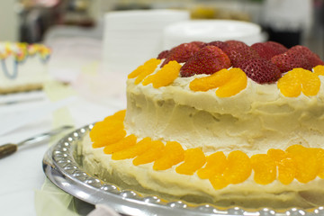 Cake with fruit toppings