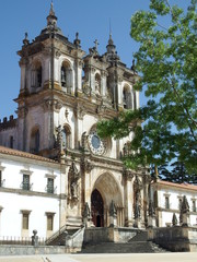 Fototapeta na wymiar Portugal, façade du Monastère d'Alcobaça