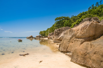 Fototapeta na wymiar Beautiful tropical landscape of a rocky beach, Seychelles