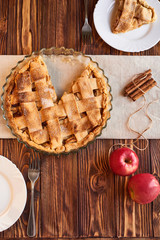 Obraz na płótnie Canvas Tasty homemade apple pie. American pie. Apples. Cinnamon. Plate. Linen towel. Wooden background. Top view