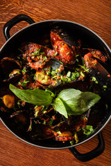 Steamed mussels in white wine sauce