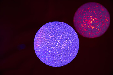 Duo de sphères cristallines bleue et rose