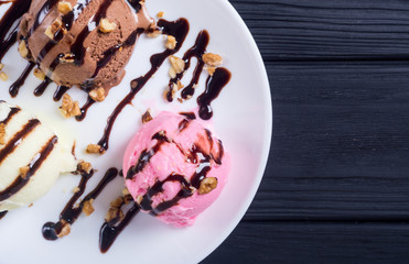 Ice cream with walnuts and chocolate topping