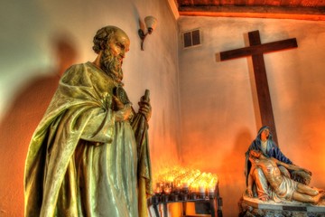 statue of jesus christ on cross