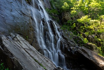 Obraz premium The 404 foot Hickory Nut Falls in Chimney Rock State Park, North Carolina.