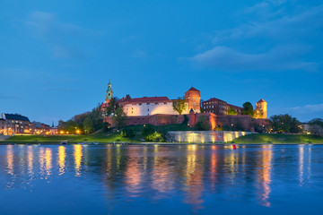 Poland, Krakow, Wawel hill at night, evening view from the other bank of river