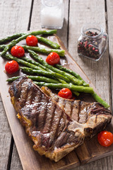 Grilled T-bone steak with asparagus and cherry tomatoes