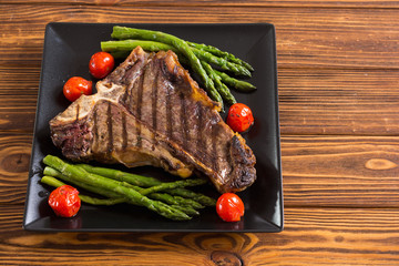 Grilled T-bone steak with asparagus and cherry tomatoes © whitestorm