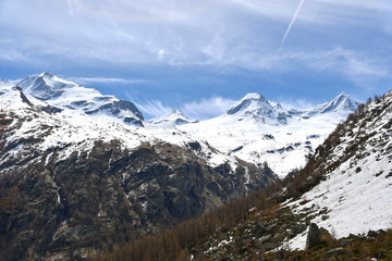 Fototapeta na wymiar Panorama sul gruppo del Gran Paradiso, visto dalla Valsavaranche