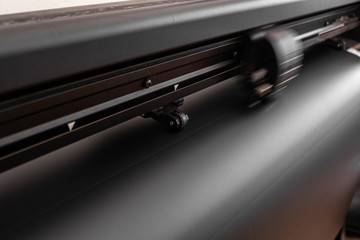 Vinyl cutter plotter machine and moving cutting head