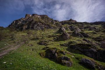 bouldern on meadow up the way to atskuri castle
