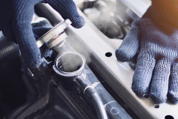 Car maintenance, car radiators help cool the engine Should see the appropriate water level, not to...