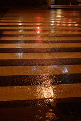 雨降りの横断歩道