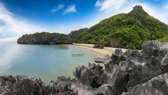 Panorama landscape of Island and sand beach at Songpeenong Beach Ko Paluai ,Mu Ko Ang Thong National park