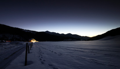 Fototapeta premium Licht in der Hütte