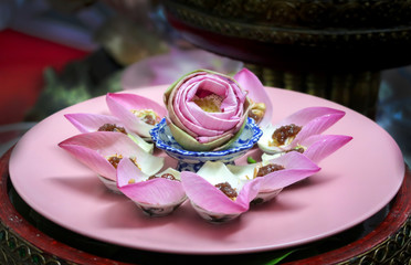 Thai dessert Miang Kham Bua Luang