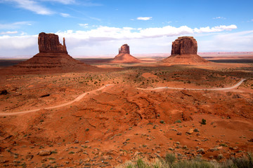 Fototapeta na wymiar The world famous Monument Valley buttes.