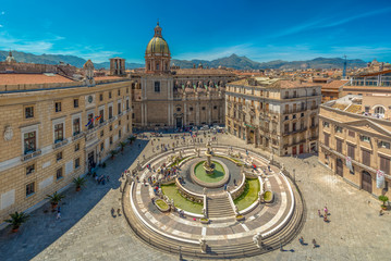 Uitzicht op barokke Piazza Pretoria en de Praetoriaanse fontein in Palermo, Sicilië, Italië.