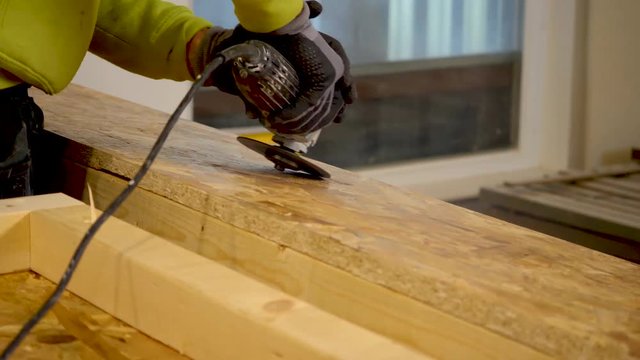 Mand with grinder on the wood