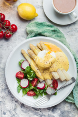 White asparagus with poached egg