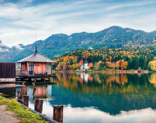 Fototapeta na wymiar Fabulous autumn view of Grundlsee lake. Amazing morning scene of Brauhof village, Styria stare of Austria, Europe. Colorful view of Alps. Traveling concept background.