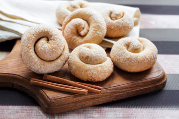 Snail sugar cookies with cinnamon